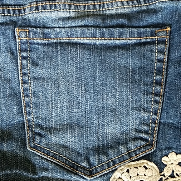 Aeropostale lace detail jean shorts - Picture 4 of 8